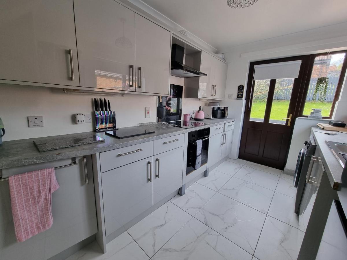 Private Room City Skyline And Mountain Views Close Too Belfast Centre And Airports Free Parking Esterno foto